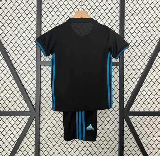 Real Madrid 17/18 away kit kids